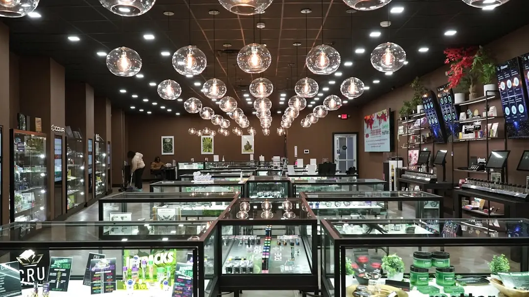 华北地区外墙保温工程中玻纤网格布与保温钉的选型搭配要点